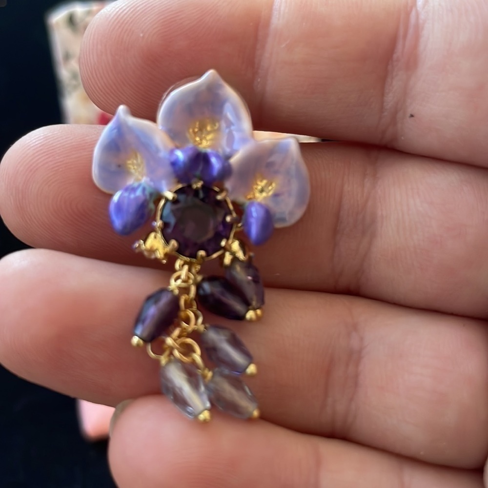 LES NEREIDES Lilac dangle earrings - Picture 4 of 5